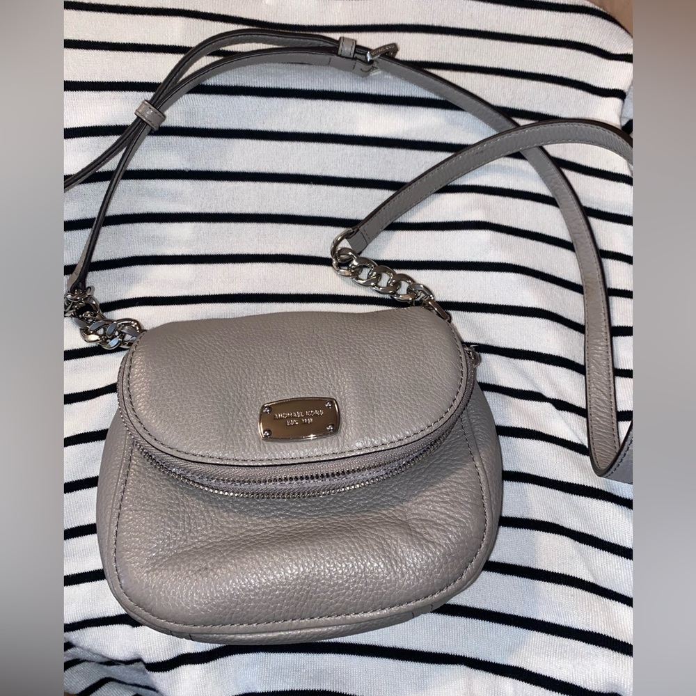 Michael Kors gray crossbody purse 7”x7”. So soft with lots of pockets